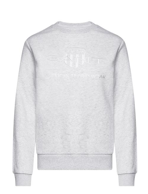 Se GANT Reg Tonal Shield C-Neck Sweat GANT Grey ved Booztlet