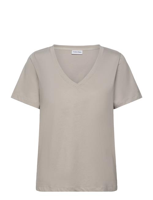 Se Calvin Klein Liquid Touch V Neck Tee Ss Calvin Klein Beige ved Booztlet