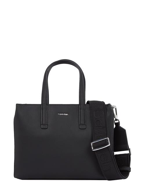 Se Calvin Klein Ck Must Small Tote Calvin Klein Black ved Booztlet