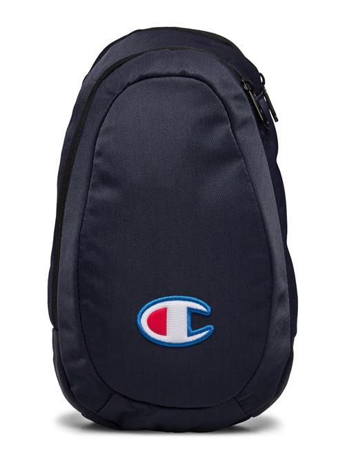 Se Champion Small Shoulder Bag Champion Navy ved Booztlet