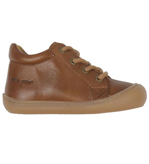 Se Pom Pom Begyndersko - First Sport Lace - Dark Camel ved KidsWorld