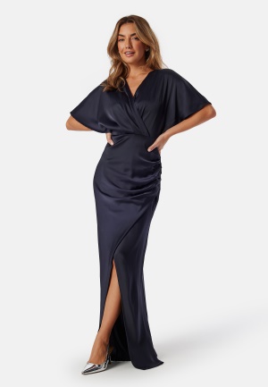 Se Bubbleroom Occasion Wrap Satin Gown Navy 42 ved Bubbleroom