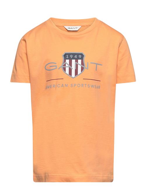 Se GANT Archive Shield Ss T-Shirt GANT Orange ved Booztlet