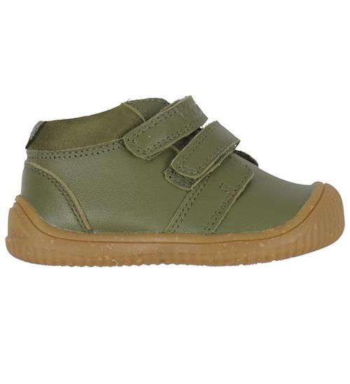 Se Woden Begyndersko - Tristan - Dark Olive ved KidsWorld