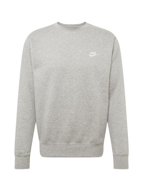 Se Nike Sportswear Sweatshirt 'Club Fleece'  lysegrå / hvid ved About You