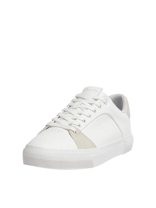 Se Pull&Bear Sneaker low  røggrå / hvid ved About You