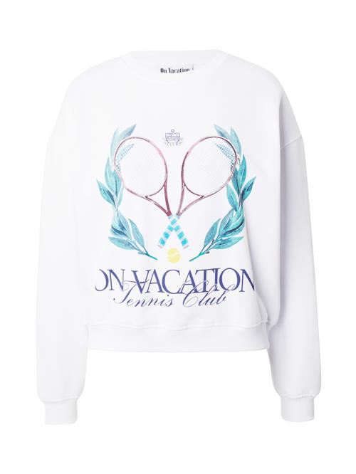 Se On Vacation Club Sweatshirt  blå / brun / jade / hvid ved About You