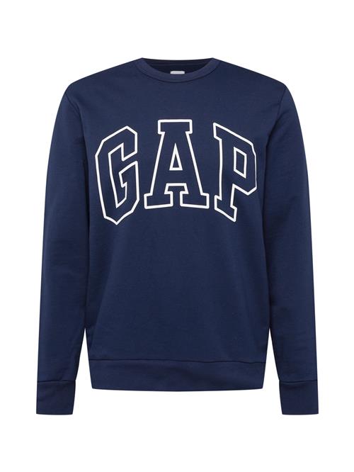 Se GAP Sweatshirt  navy / hvid ved About You