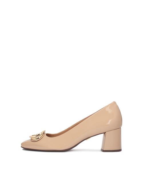 Se Kazar Pumps  beige / guld ved About You