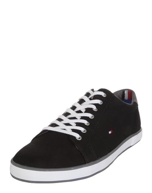 Se TOMMY HILFIGER Sneaker low 'Harlow'  sort / hvid ved About You