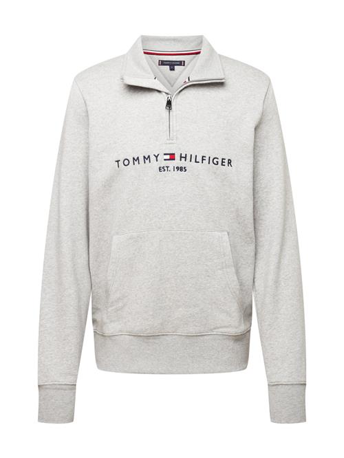 Se TOMMY HILFIGER Sweatshirt  natblå / grå-meleret / rød / hvid ved About You