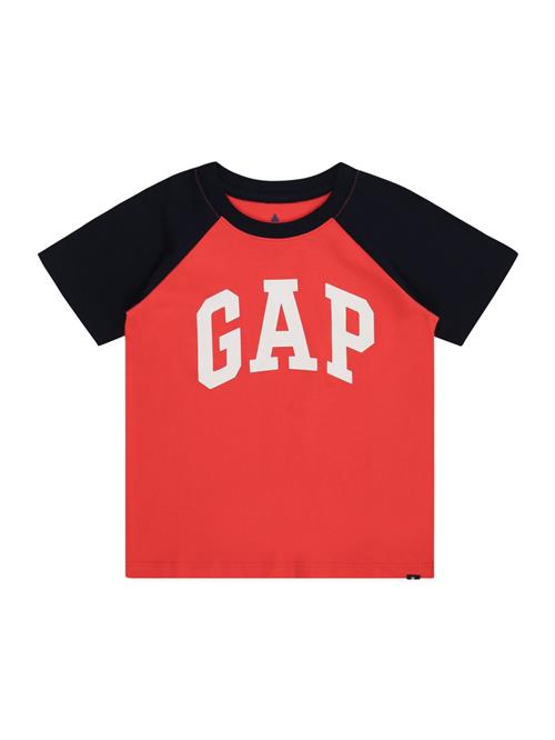 Se GAP Shirts  rød / sort / hvid ved About You