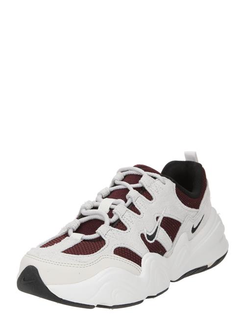 Se Nike Sportswear Sneaker low 'TECH HERA'  burgunder / vinrød ved About You