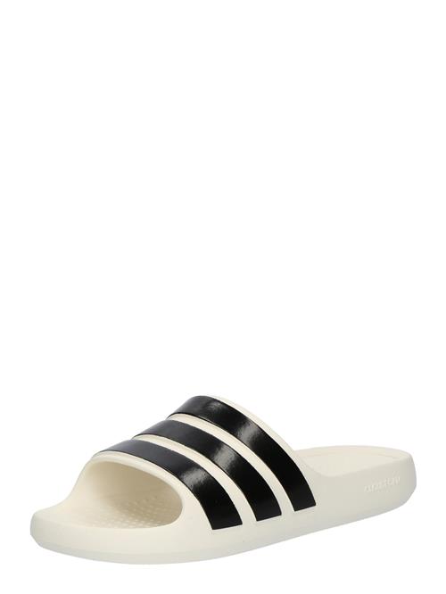 Se ADIDAS SPORTSWEAR Pantoletter 'ADILETTE'  sort / hvid ved About You