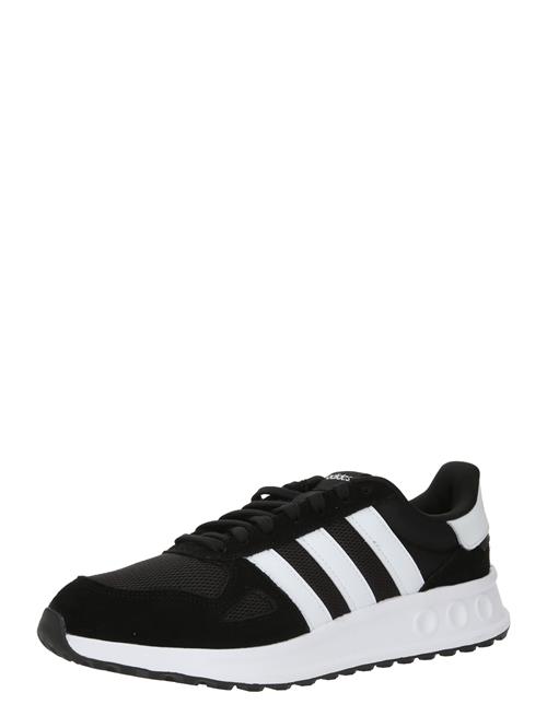 Se ADIDAS SPORTSWEAR Sneaker low 'RUN 84'  sort / hvid ved About You