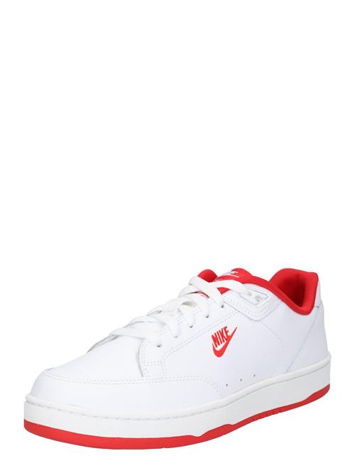 Se Nike Sportswear Sneaker low 'Grandstand II'  rød / hvid ved About You