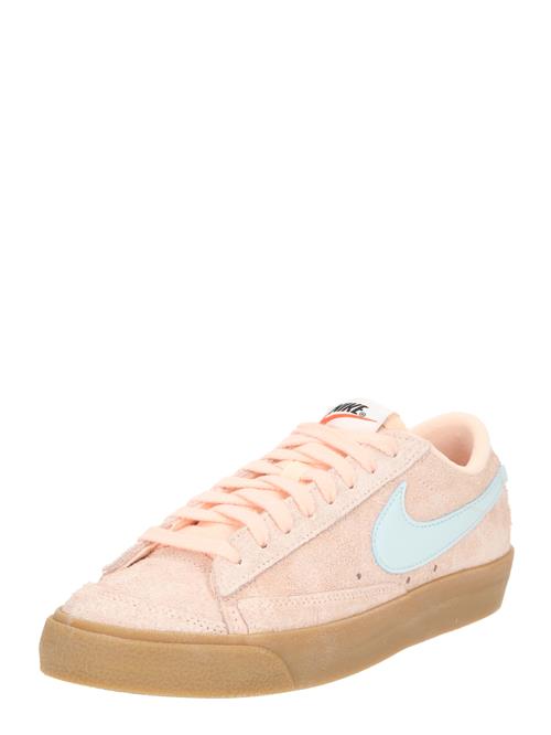 Se Nike Sportswear Sneaker low 'BLAZER '77 VNTG'  lyseblå / pudder ved About You