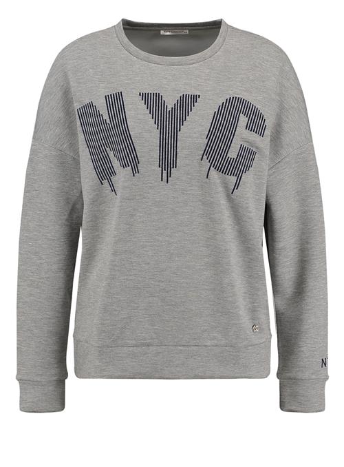 Se Key Largo Sweatshirt ' BROOKLYN '  navy / grå ved About You