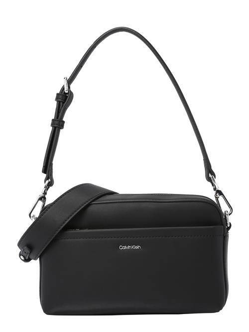 Calvin Klein Skuldertaske 'MUST'  sort / sølv