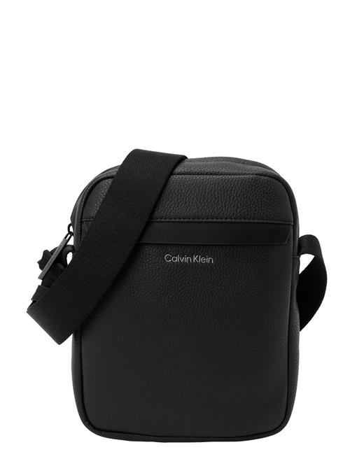 Se Calvin Klein Skuldertaske 'MUST'  sort ved About You