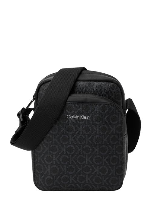 Se Calvin Klein Skuldertaske 'Must'  antracit / sort ved About You