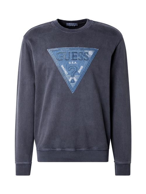 Se GUESS Sweatshirt  blue denim / mørkegrå / hvid ved About You