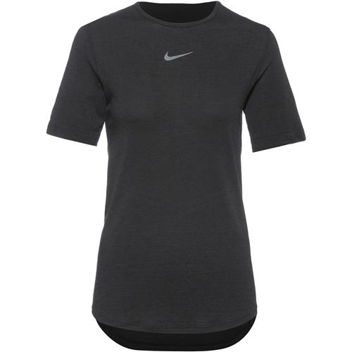 Se NIKE Funktionsbluse 'SWIFT'  sort / hvid ved About You