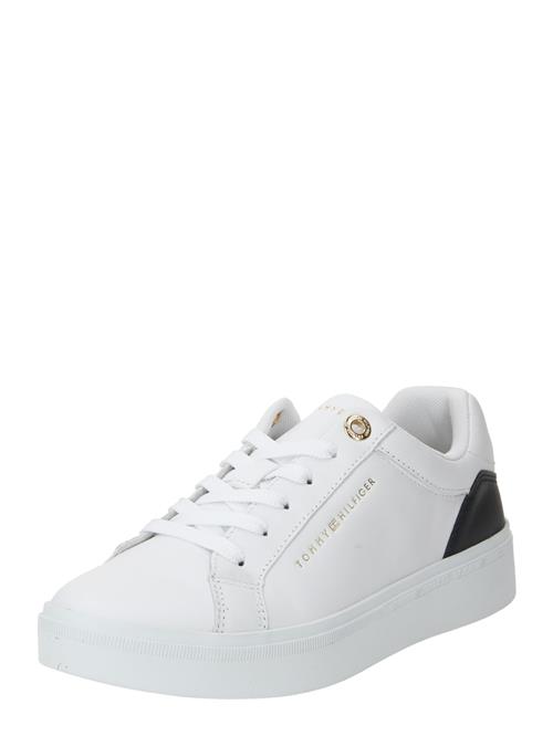 Se TOMMY HILFIGER Sneaker low 'Elevated  Essential Court'  sort / hvid ved About You