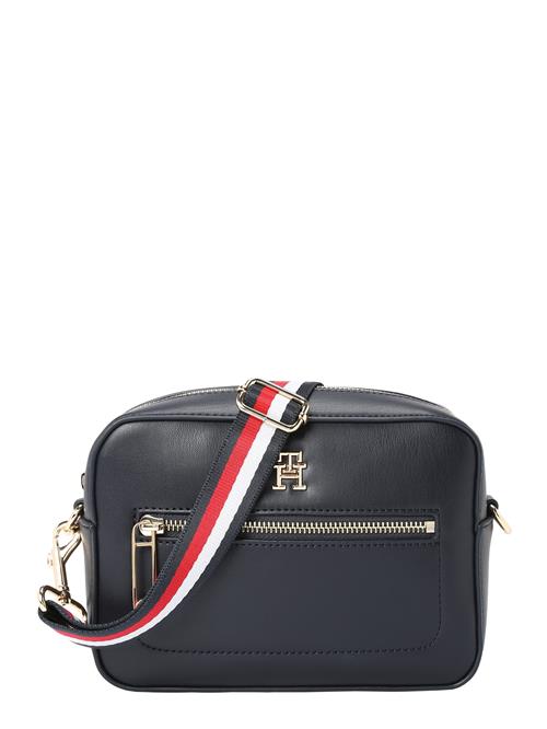 Se TOMMY HILFIGER Skuldertaske  marin / navy / blodrød / hvid ved About You