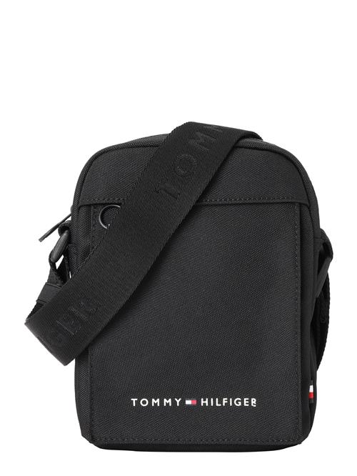 Se TOMMY HILFIGER Skuldertaske 'Element'  sort / hvid ved About You