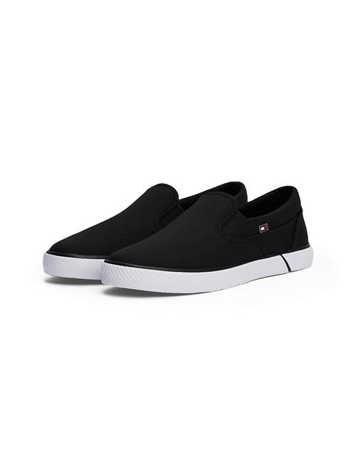 Se TOMMY HILFIGER Slip On  marin / rød / sort / hvid ved About You