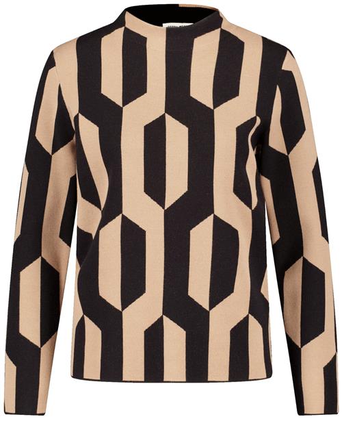 Se GERRY WEBER Pullover  camel / sort ved About You