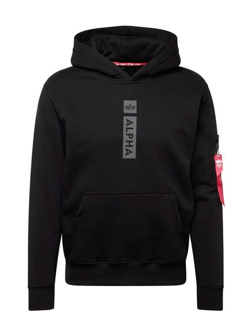 Se ALPHA INDUSTRIES Sweatshirt  grå / rød / sort / hvid ved About You