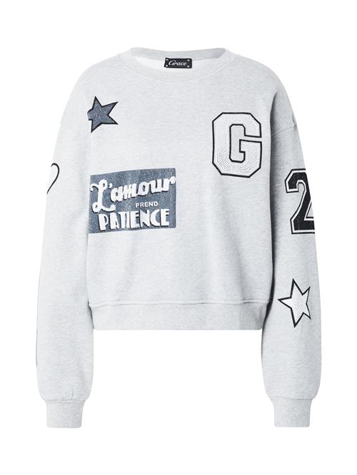 Se Grace Sweatshirt  grå-meleret / sort / hvid ved About You