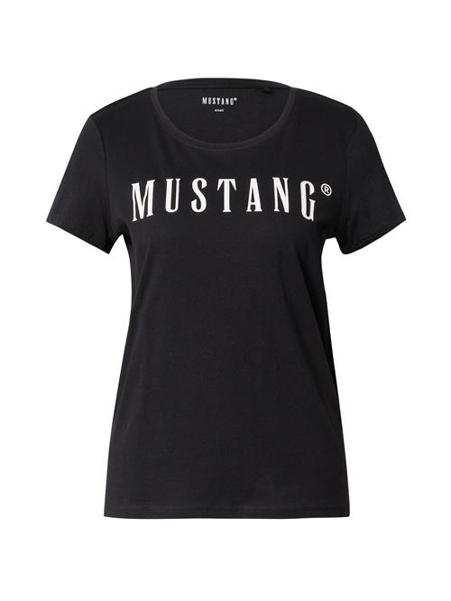 Se MUSTANG Shirts 'Alama'  sort / hvid ved About You