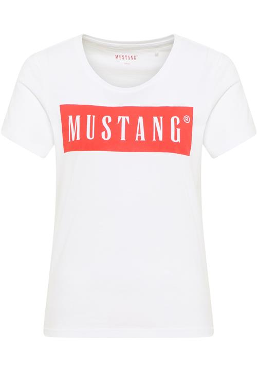 Se MUSTANG Shirts 'ALMA'  blodrød / hvid ved About You