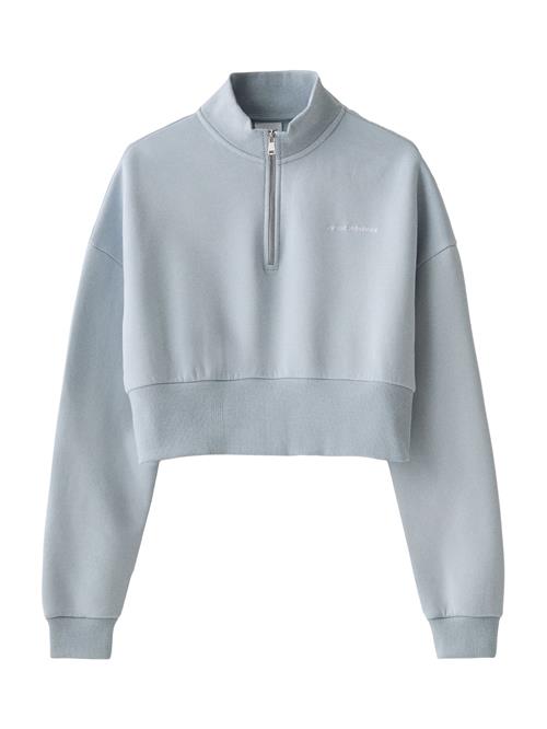 Se Bershka Sweatshirt  lyseblå / hvid ved About You