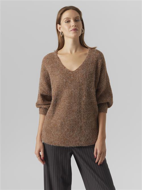 Se VERO MODA Pullover 'JULIE '  brun ved About You