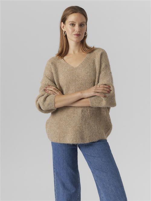 Se VERO MODA Pullover 'JULIE'  brun ved About You