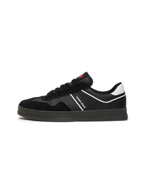 Se Tommy Jeans Sneaker low 'Court'  sort / hvid ved About You