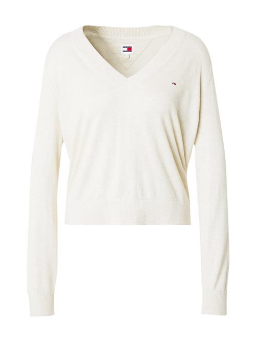 Se Tommy Jeans Pullover 'ESSENTIAL'  creme ved About You