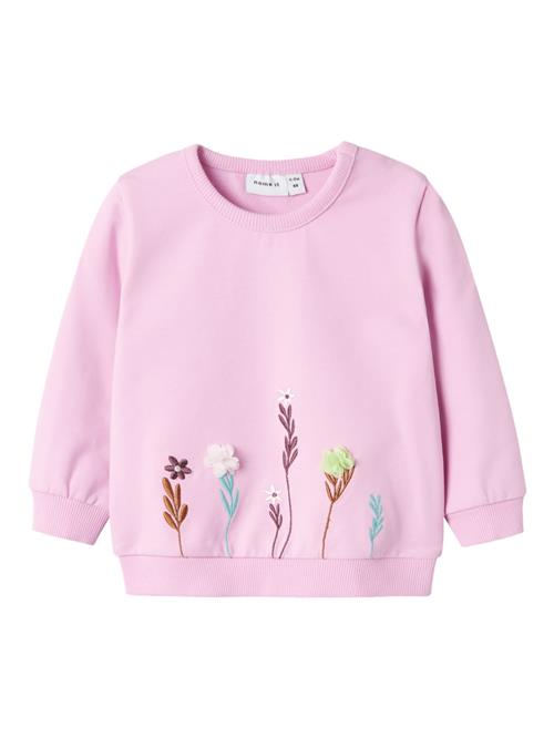 Se NAME IT Sweatshirt 'Kamine'  aqua / lysegrøn / brombær / pink ved About You