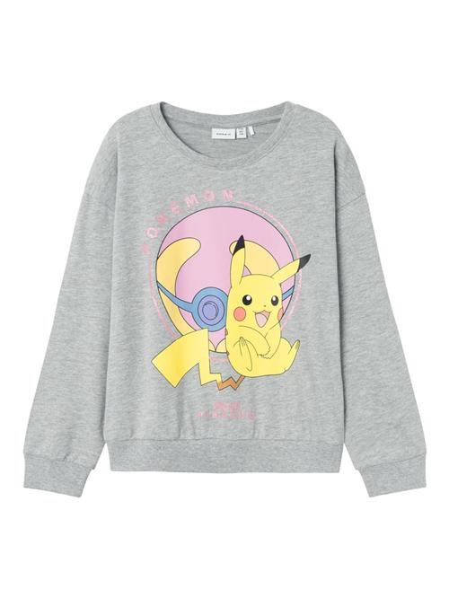 Se NAME IT Sweatshirt 'Jaxara Pokemon'  røgblå / gul / grå-meleret / lilla ved About You