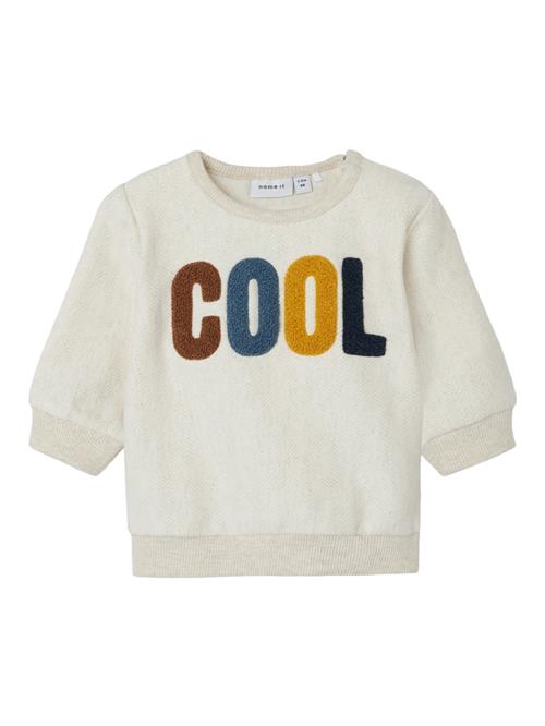 Se NAME IT Sweatshirt 'Nullo'  lysebeige / safir / brun / curry ved About You