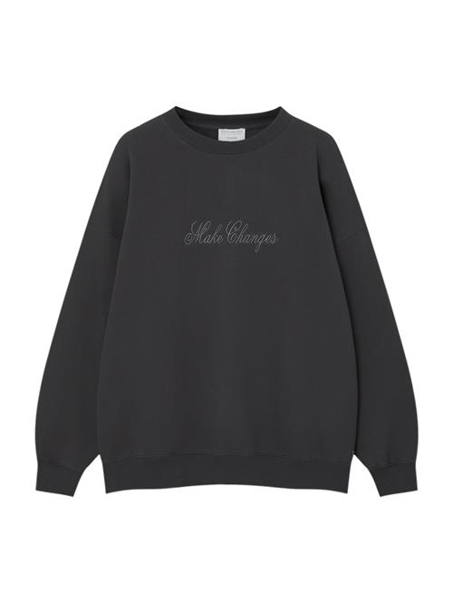 Se Pull&Bear Sweatshirt  mørkegrå / sort ved About You