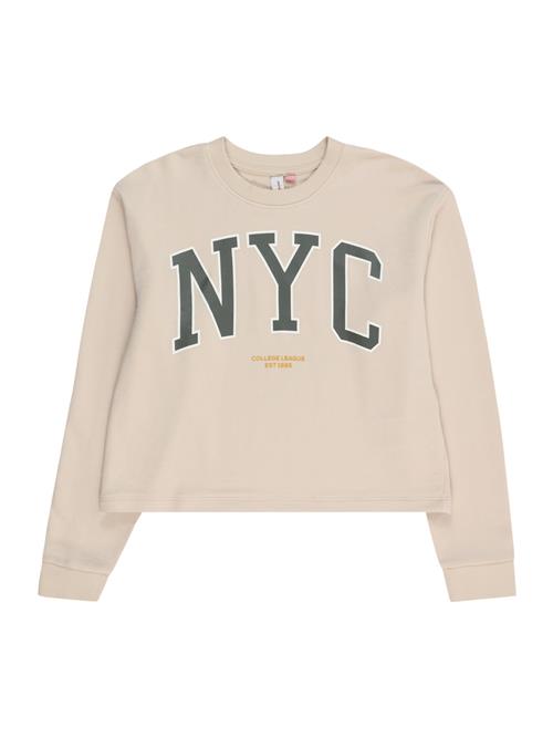 Se Vero Moda Girl Sweatshirt 'VMMILLIE LINSEY'  creme / gylden gul / mørkegrøn / hvid ved About You