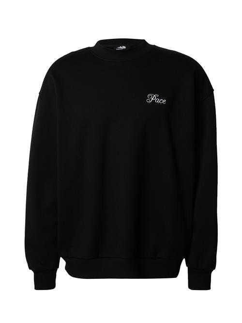 Se Pacemaker Sweatshirt 'Jake'  sort / hvid ved About You