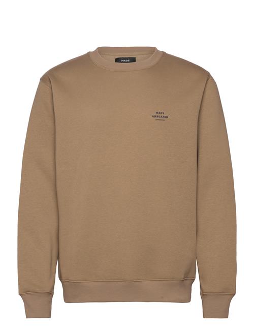 Se Mads Nørgaard Standard Crew Logo Sweat Mads Nørgaard Brown ved Booztlet