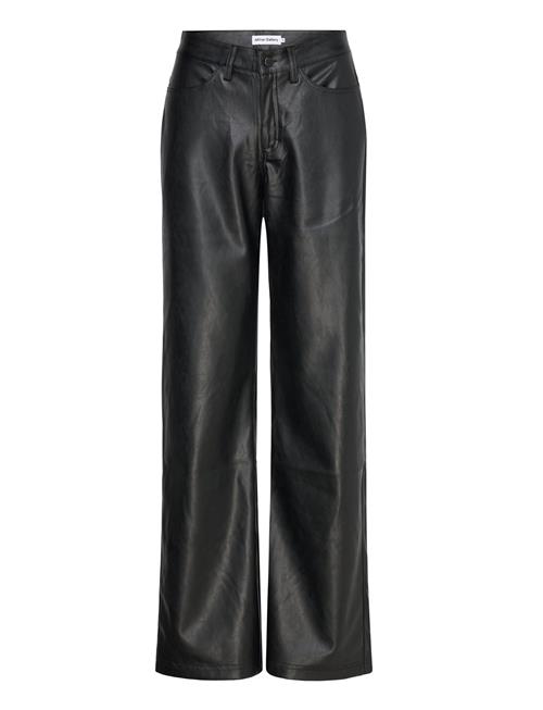 Se Ahlvar Gallery Aina Pu Leather Trousers Ahlvar Gallery Black ved Booztlet