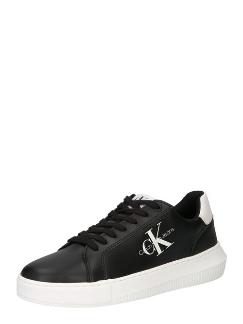 Se Calvin Klein Jeans Sneaker low 'Seamus'  sort / hvid ved About You